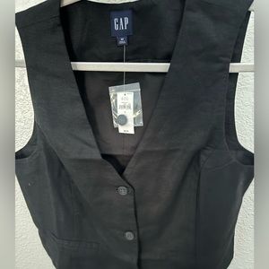 Very cute black linen vest!